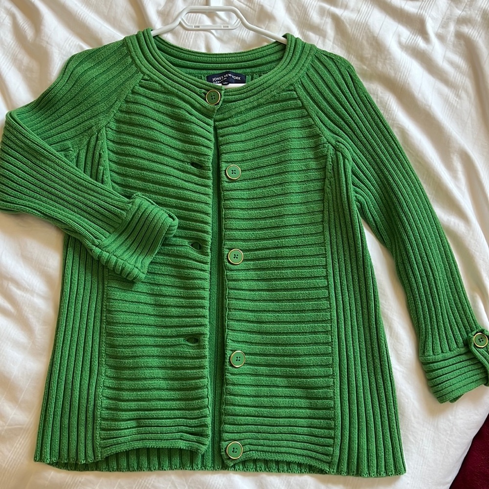 Jones New York signature. L. Green.